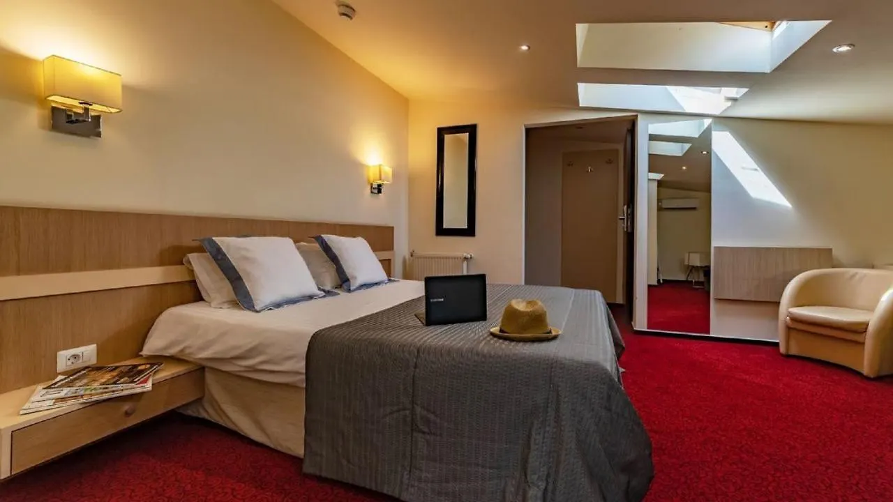 Hotel Trianon Bükreş 3*,