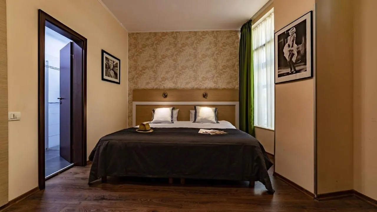 Hotel Trianon Bükreş 3*,