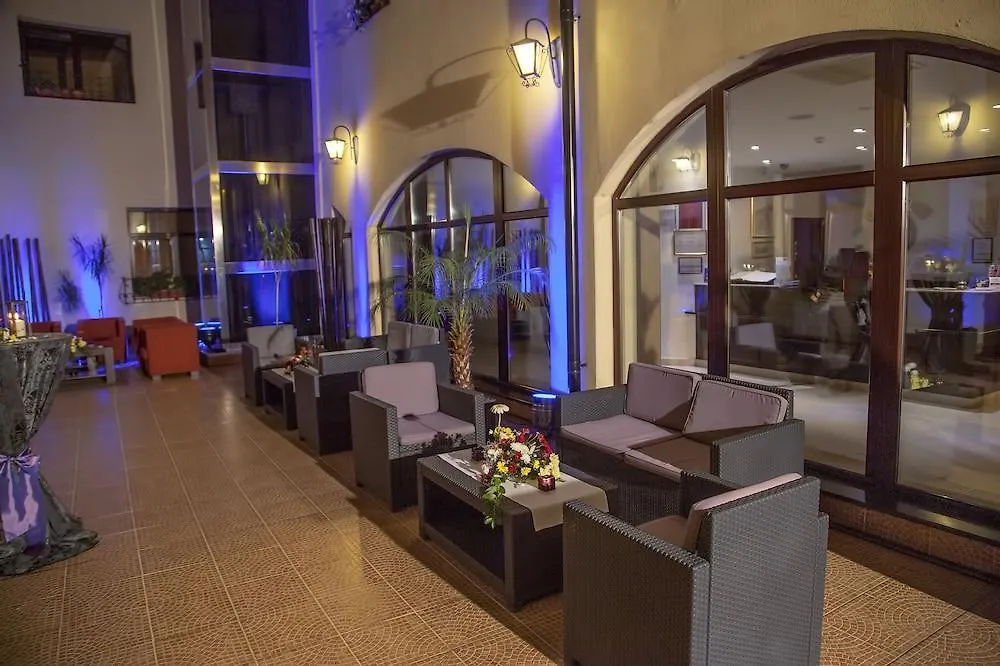 Hotel Trianon Bükreş 3*,