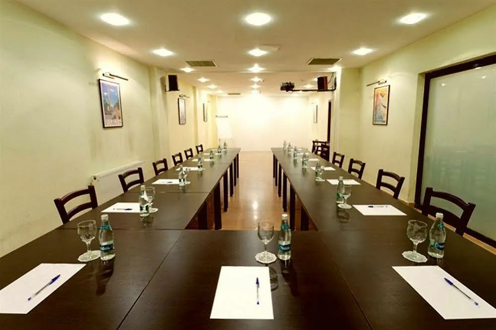 Hotel Trianon Bükreş 3*,