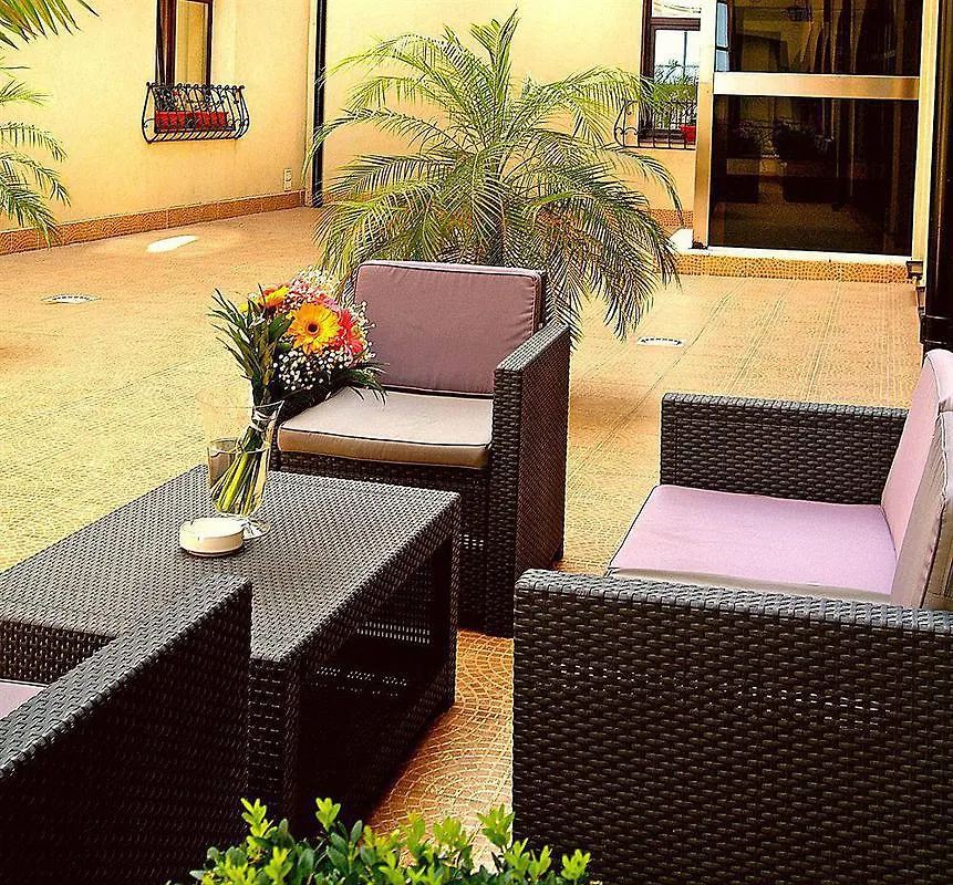 Hotel Trianon Bükreş 3*,  Romanya